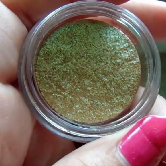 Jeffree Star VOODOO GLASS EYE GLOSS POWDER Gold Green Duochrome Shimmer SHADOW - Picture 5 of 8